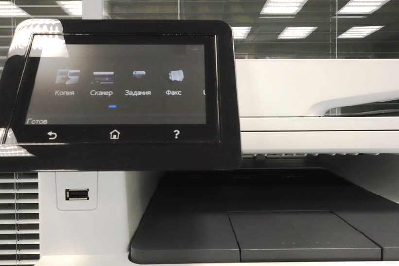 HP Color LaserJet MFP M477fdn_сенсорная панель управления 10,9 см